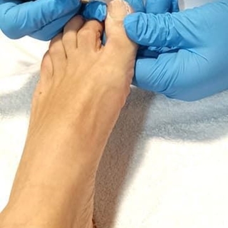 Pedicura Cuidado Completo con Masaje Podal - Imagen 2